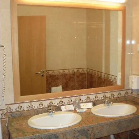 Palace 3*